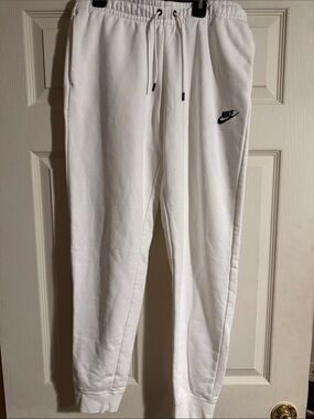 Nike women’s white Jogger Sweatpants